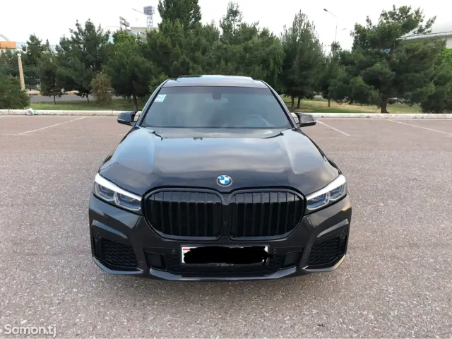 BMW 7 series 2015 · 4.4 AT