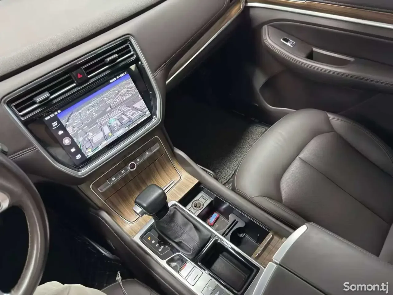 Roewe RX8 2018 · AT