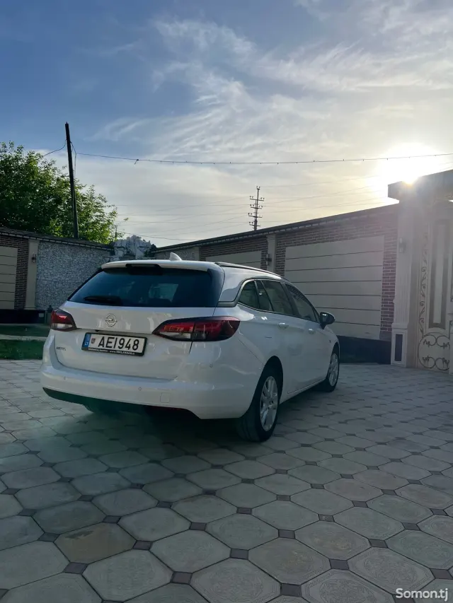 Opel Astra K 2017 · 1.6 MT