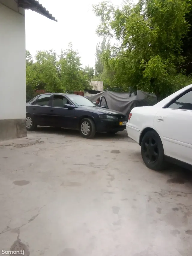 Opel Vectra B 1995 · 1.6 MT