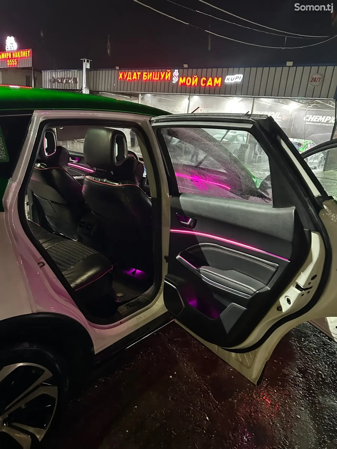 Hongqi E-HS3 2019 · AT