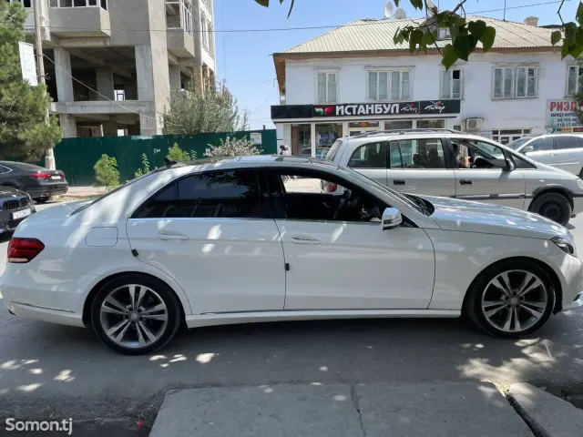 Mercedes-Benz E class 2014 · 3.5 AT