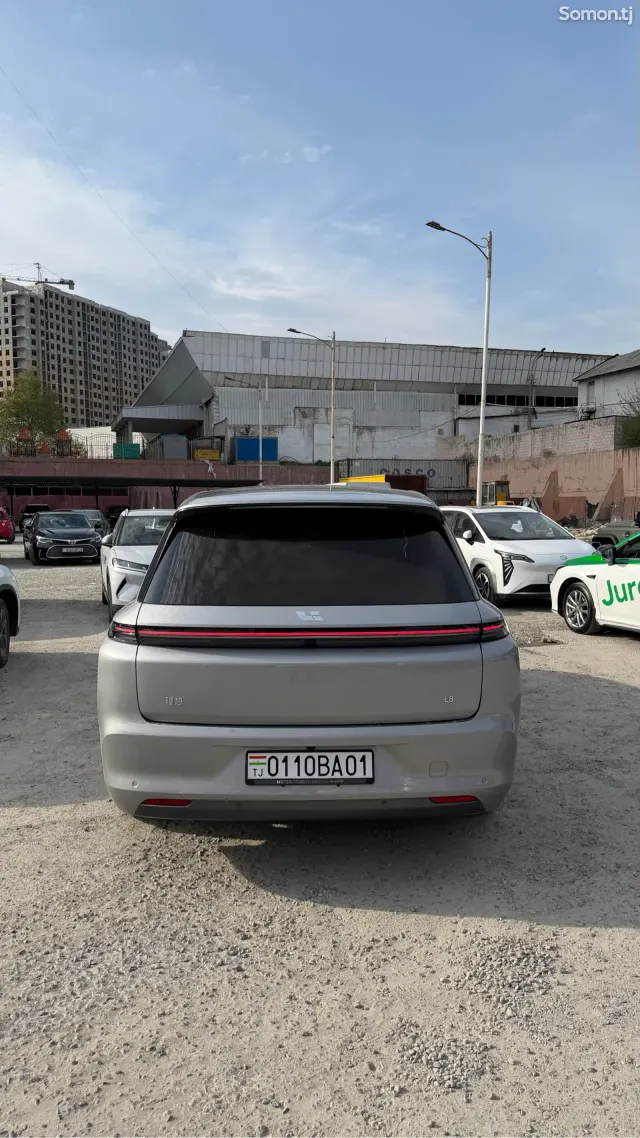 Li Auto (Lixiang) L8 2023 · AT