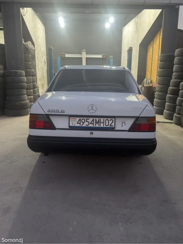 Mercedes-Benz W124 1988 · 2.0 MT