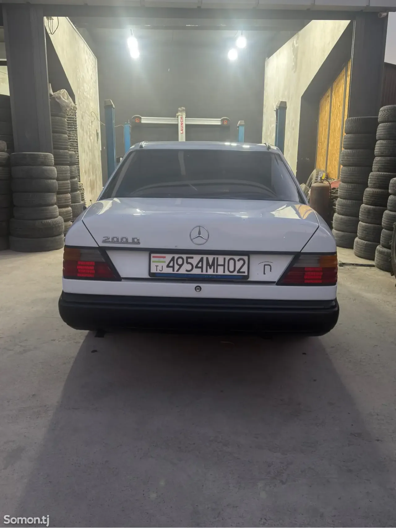 Mercedes-Benz W124 1988 · 2.0 MT