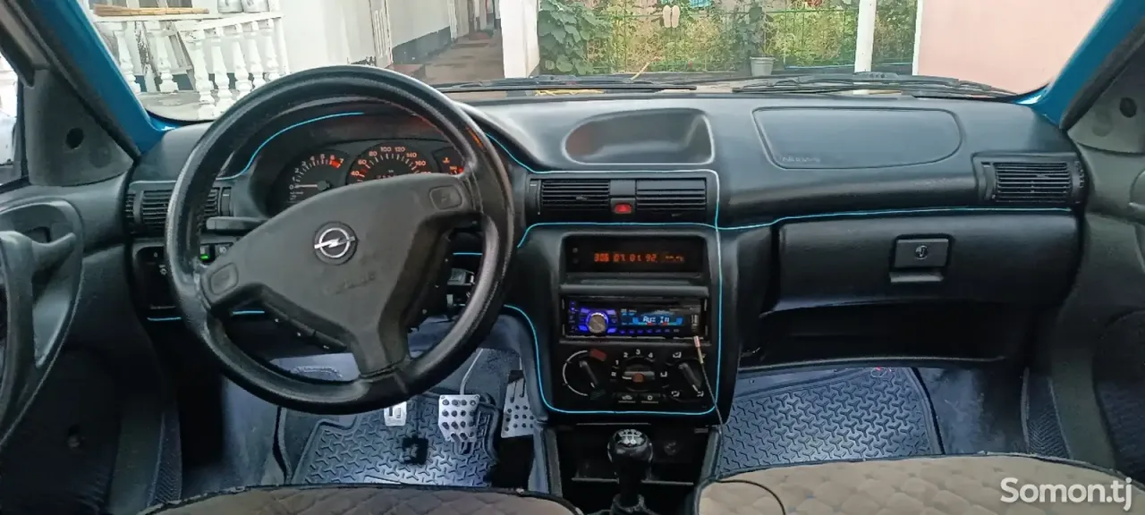Opel Astra F 1992 · 1.6 MT