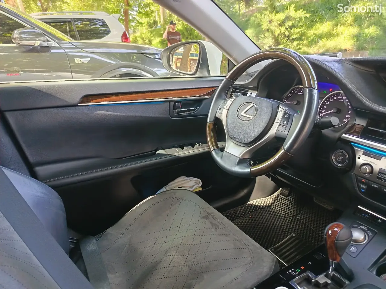 Lexus ES series 2014 · 2.5 AT
