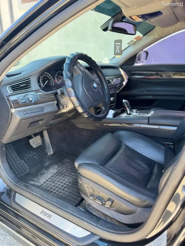 BMW 7 series 2010 · 3.0 AT