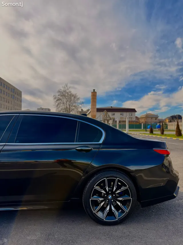 BMW 7 series 2011 · 3.5 AT