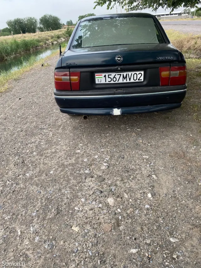 Opel Vectra A 1993 · 1.6 MT