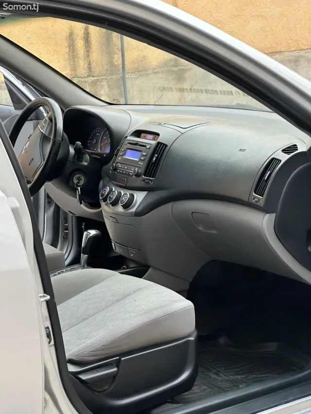 Hyundai Avante 2009 · 1.6 AT