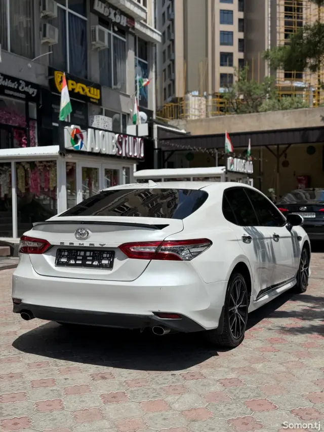 Toyota Camry 2020 · 3.5 AT