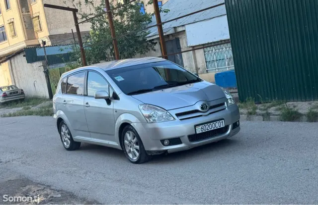 Toyota Verso 2006 · 2.2 MT