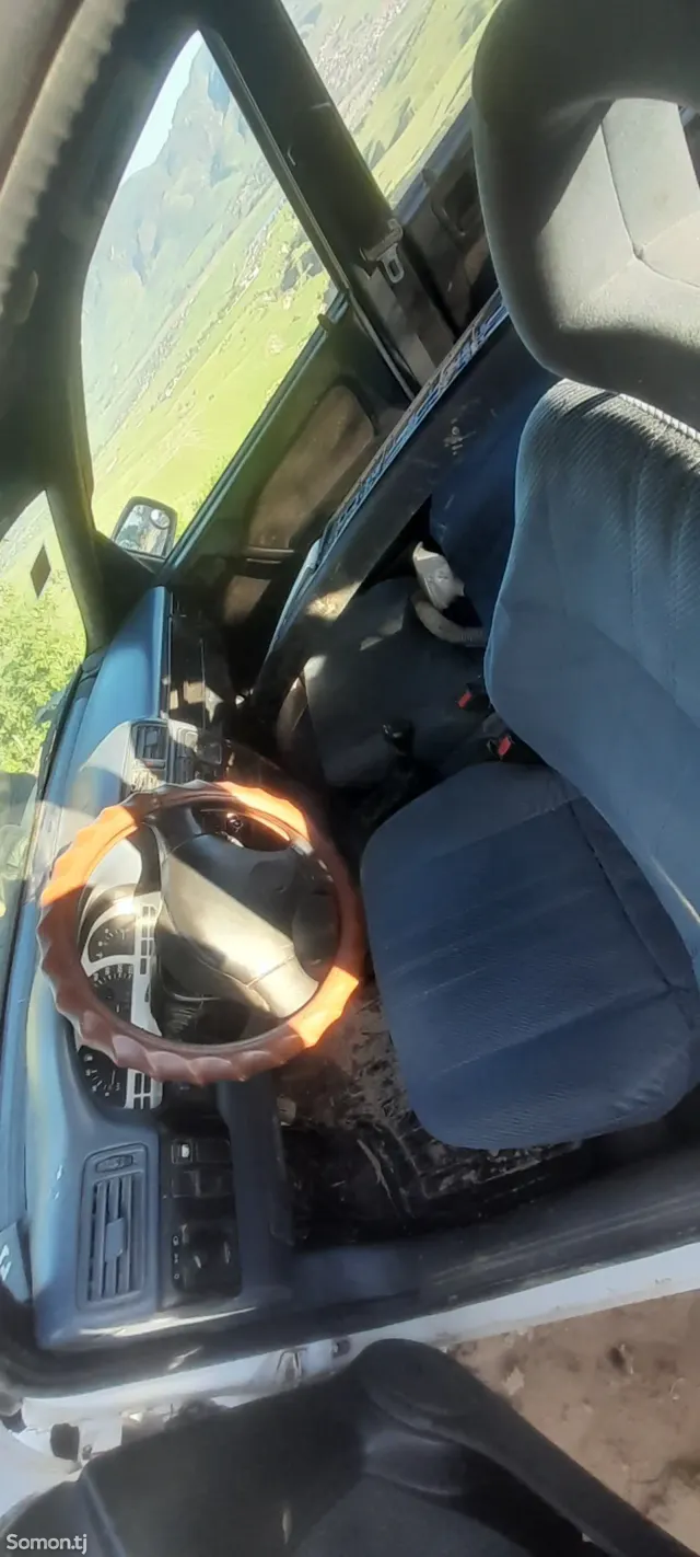 Opel Vectra A 1990 · 1.6 MT