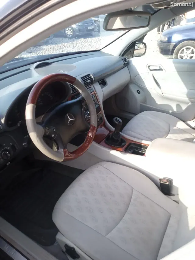 Mercedes-Benz C class 2004 · 2.0 MT