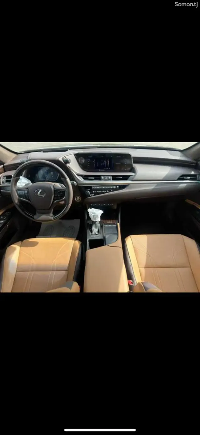 Lexus ES series 2021 · 3.5 AT
