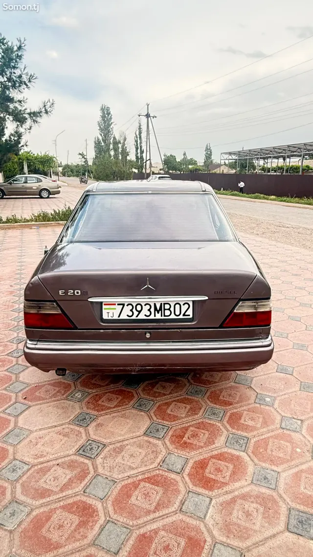 Mercedes-Benz W124 1993 · 2.0 MT