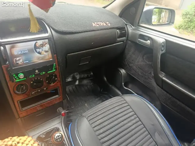 Opel Astra G 2000 · 1.6 MT