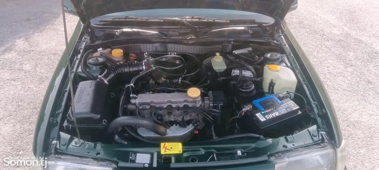 Opel Vectra A 1995 · 1.6 MT