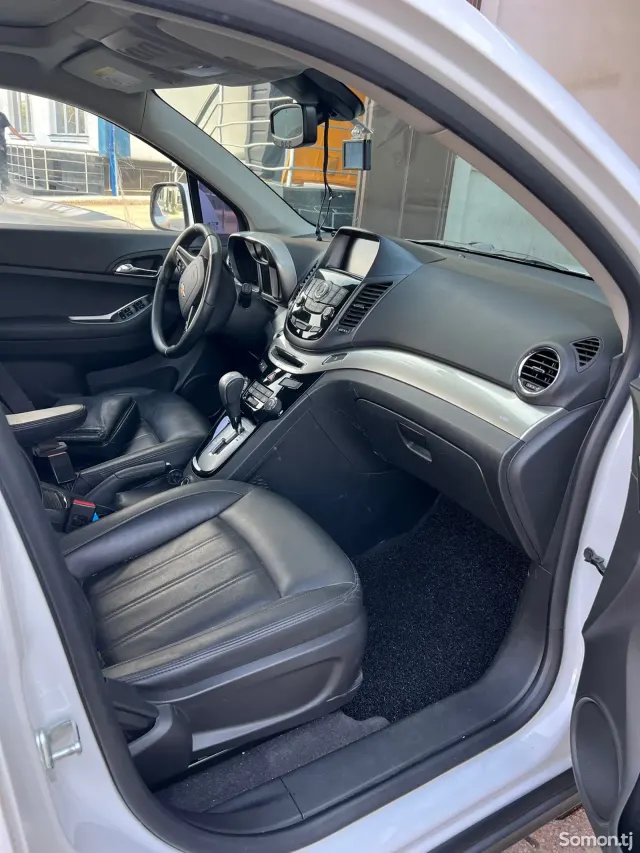 Chevrolet Orlando 2015 · 2.0 AT