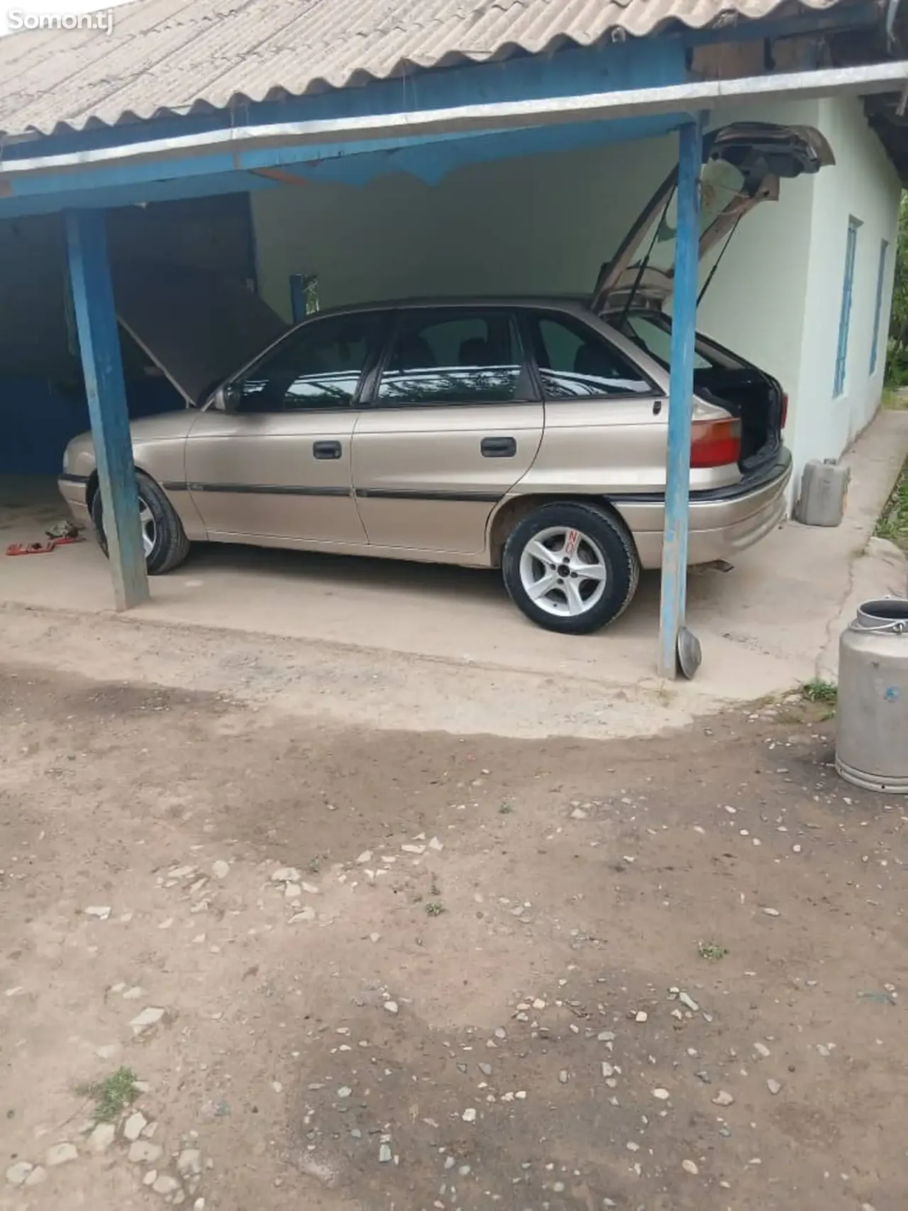 Opel Astra F 1996 · 1.6 MT