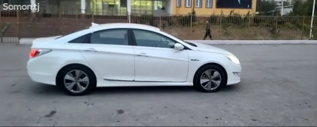 Hyundai Sonata 2012 · 2.0 AT