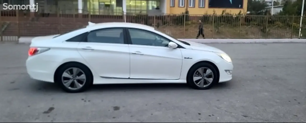 Hyundai Sonata 2012 · 2.0 AT