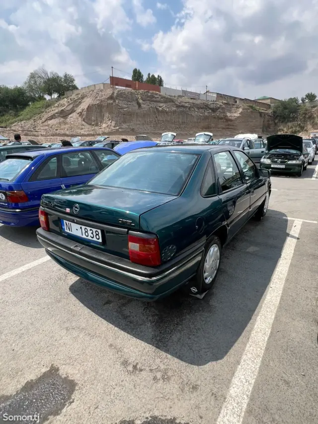 Opel Vectra A 1994 · 1.6 MT