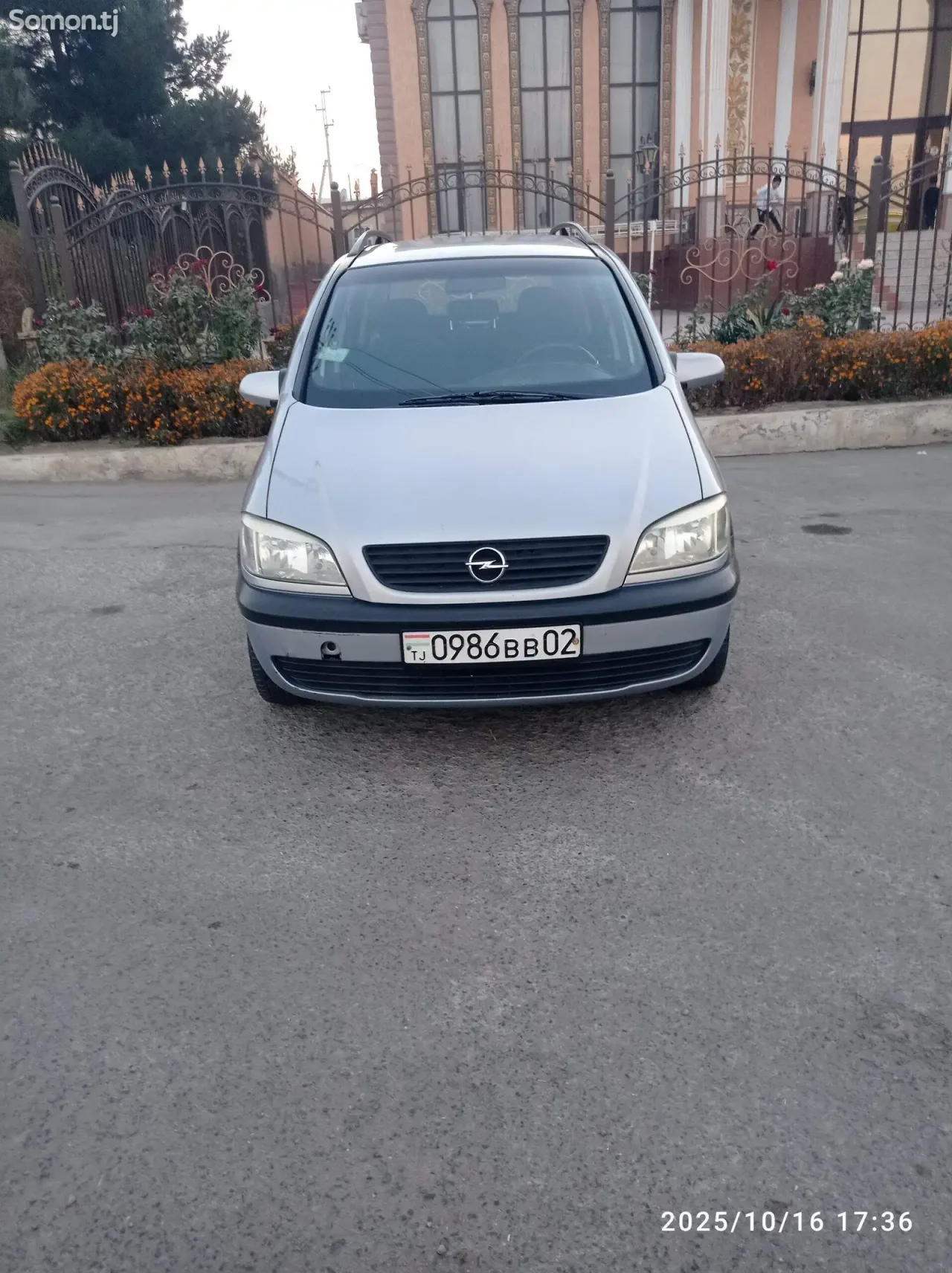 Opel Zafira 1999 · 1.6 MT