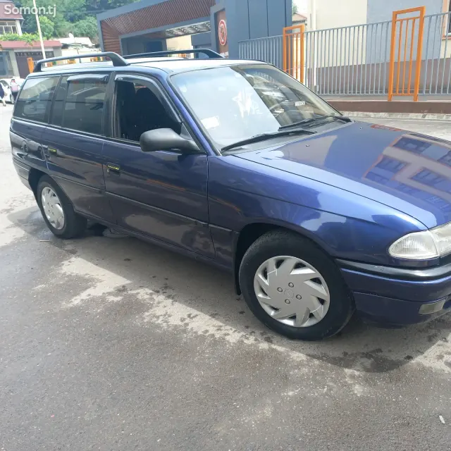 Opel Astra F 1997 · 1.6 MT