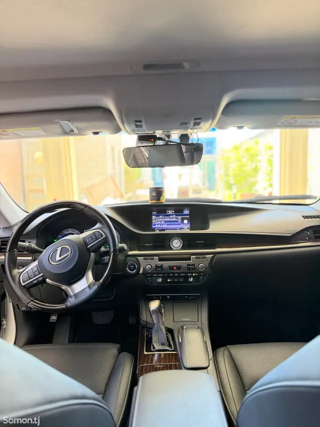 Lexus ES series 2016 · 2.5 AT