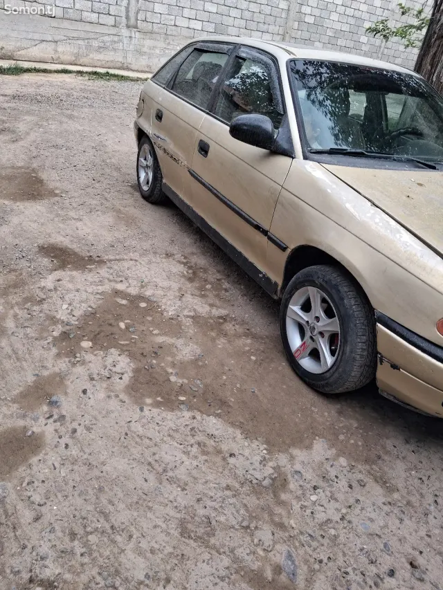 Opel Astra F 1996 · 1.6 MT