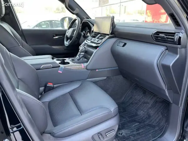 Toyota Land Cruiser 2025 · 4.0 AT