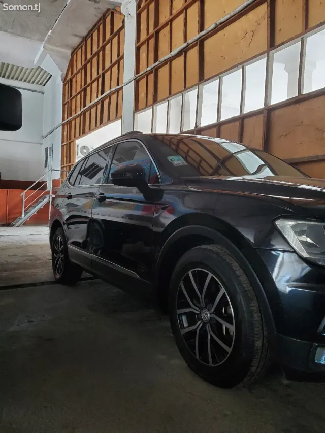 Volkswagen Tiguan 2021 · 2.0 AT