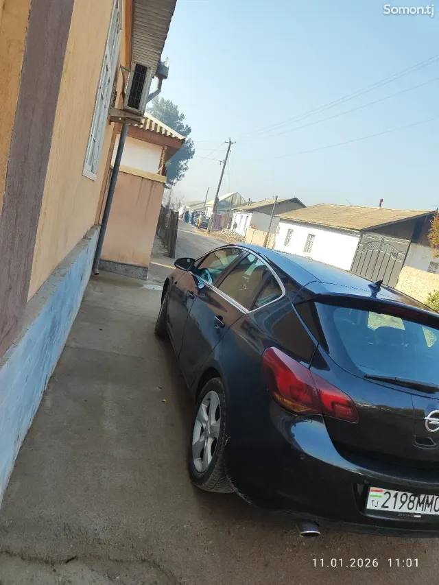 Opel Astra J 2010 · 1.6 AT