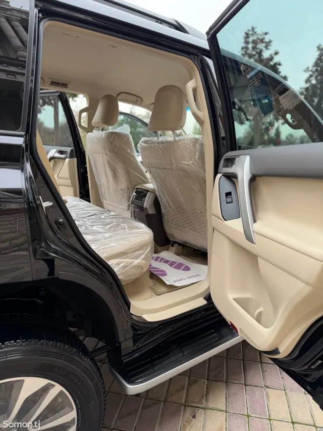 Toyota Land Cruiser Prado 2022 · 4.0 AT