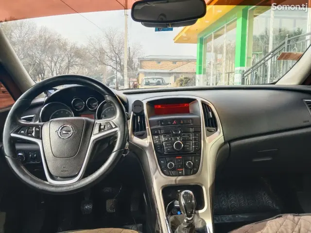 Opel Astra J 2010 · 1.4 MT