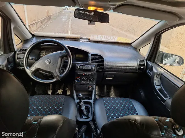 Opel Zafira 1999 · 1.8 MT