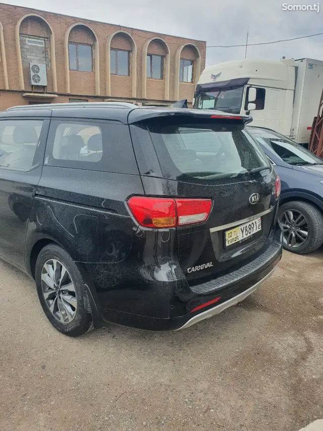 Kia Carnival 2014 · 2.2 AT