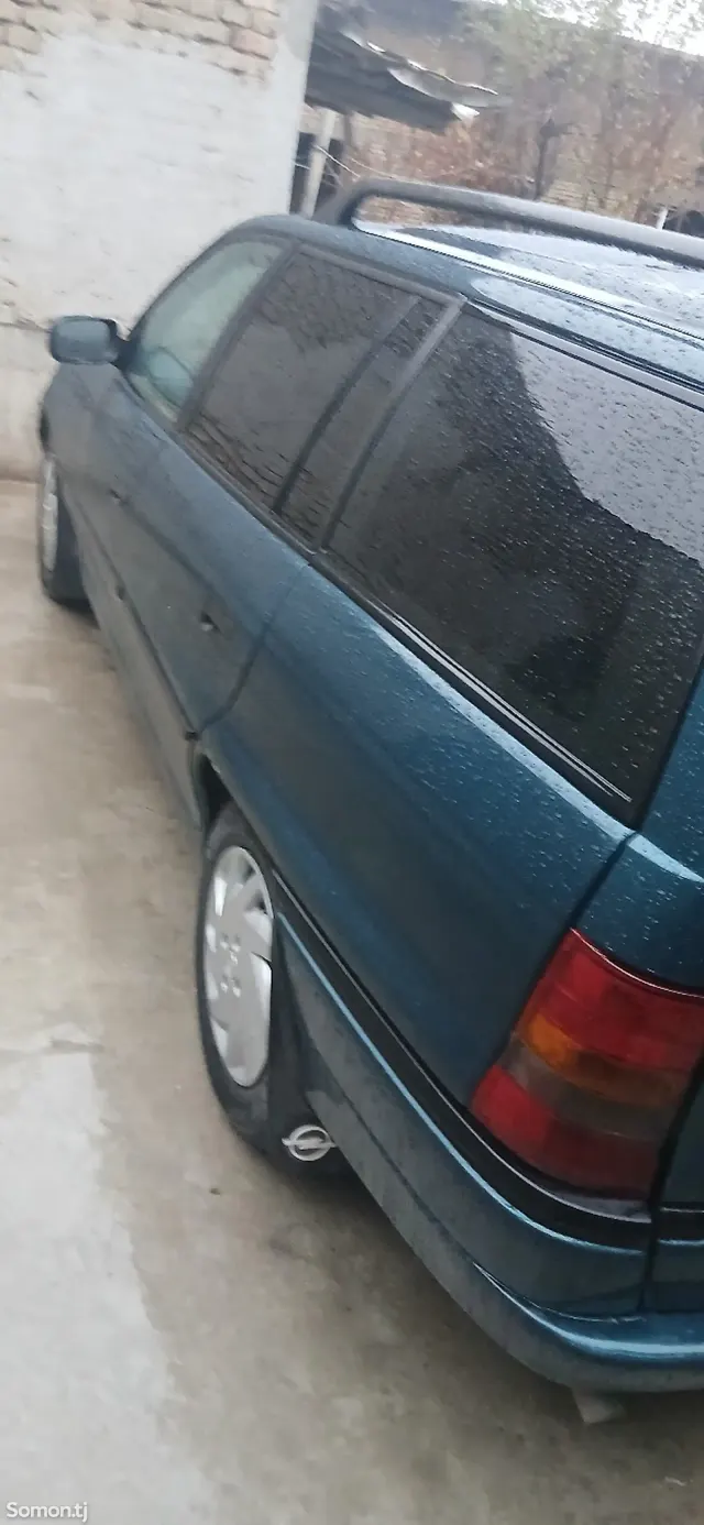 Opel Astra F 1995 · 1.6 MT