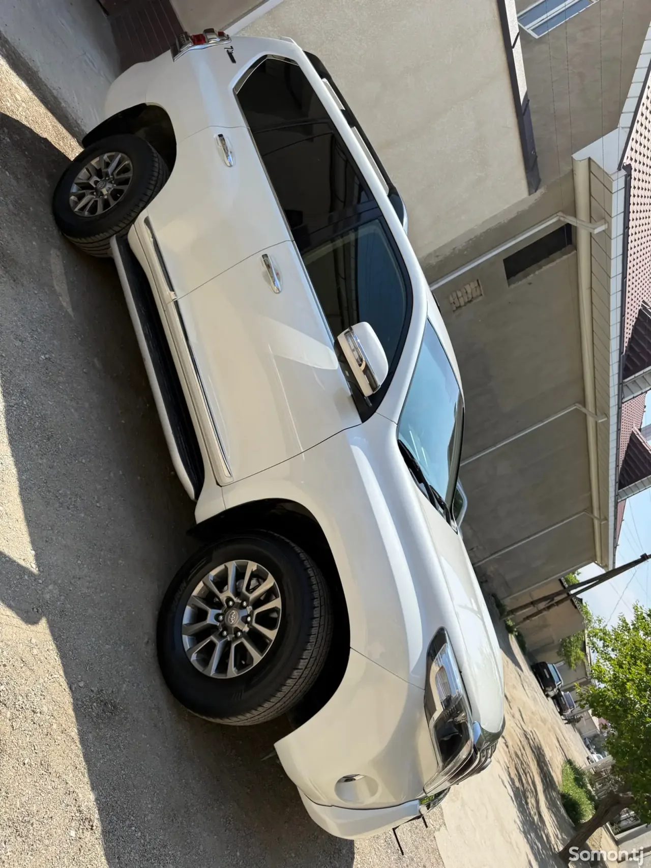 Toyota Land Cruiser Prado 2011 · 4.0 AT