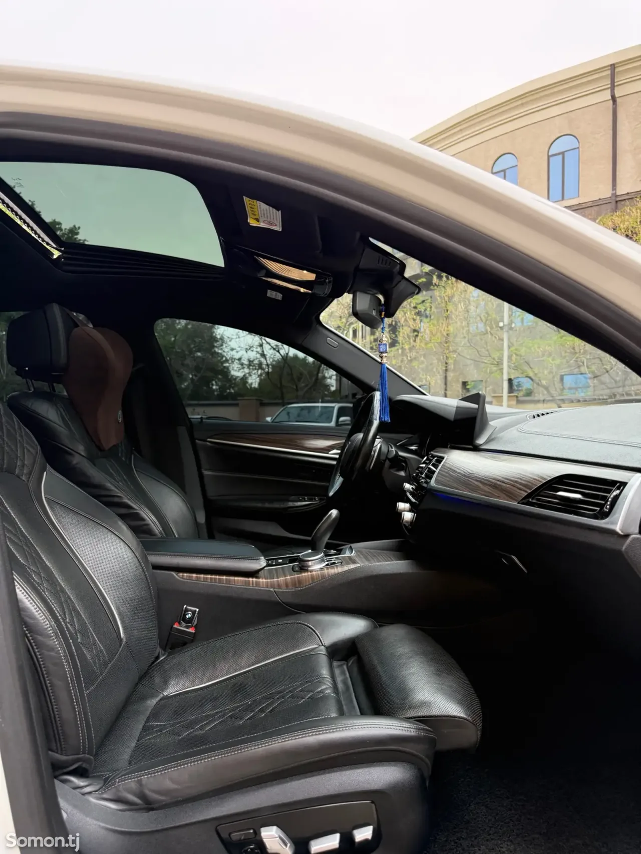 BMW 5 series 2017 · AT