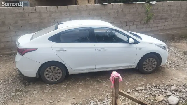 Hyundai Solaris 2018 · 1.4 MT