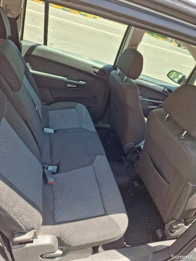 Opel Zafira 2006 · 1.6 MT