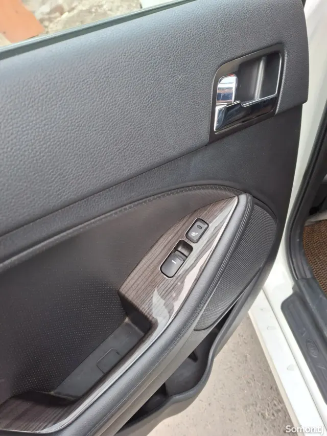 Kia K5 2011 · 2.0 AT