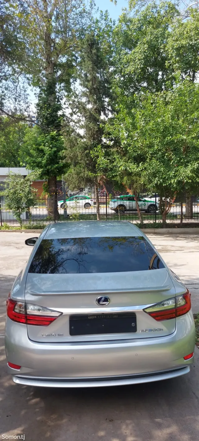 Lexus ES series 2016 · 2.5 AT
