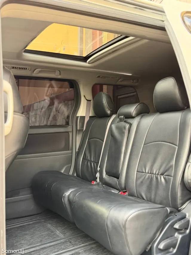Toyota Alphard 2014 · 2.4 AT