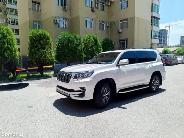 Toyota Land Cruiser Prado 2023 · 3.0 AT