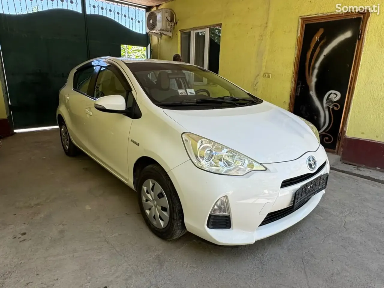 Toyota Aqua 2014 · 1.5 AT