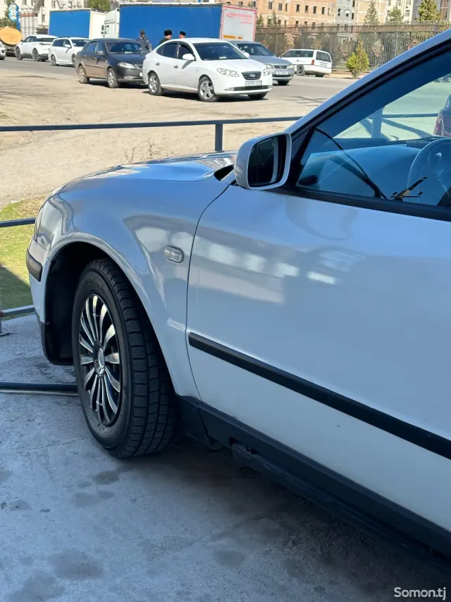 Volkswagen Passat 1997 · 1.6 MT